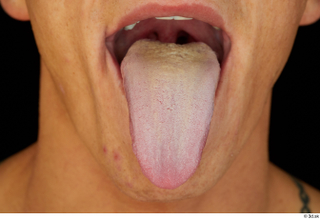 Claudio tongue 0001.jpg